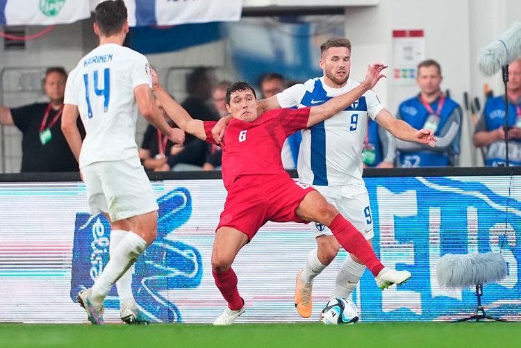 Andreas Christensen tog sig suverænt af finske tilløb til chancer og spillede sig fejlfrit ud af forsvarszonen.  Foto: Mads Claus Rasmussen/Ritzau Scanpix