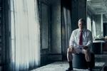 Matthew Broderick er et trist syn som den gamle medicinalpatriark Richard Sackler i 'Painkiller'. Fortiden er ved at indhente ham. Foto: Netflix