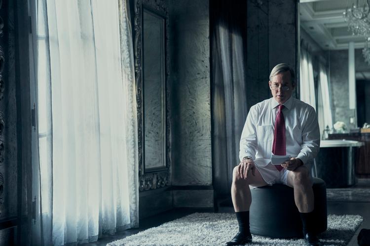 Matthew Broderick er et trist syn som den gamle medicinalpatriark Richard Sackler i 'Painkiller'. Fortiden er ved at indhente ham. Foto: Netflix