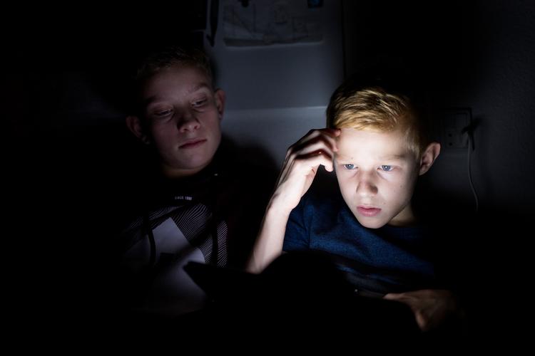 Mange forældre ved ikke ret meget om, hvad deres børn laver på nettet. Red Barnet opfordrer forældre til at interessere sig mere for børns digitale oplevelser. Foto: Nanna Navntoft