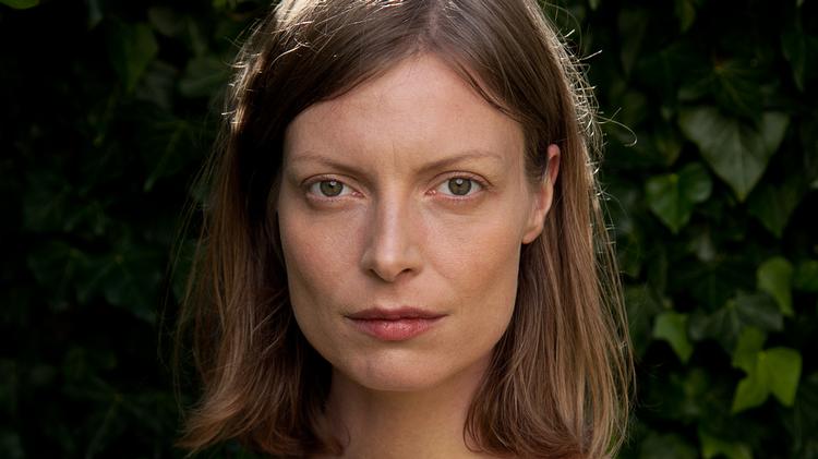 Asta Olivia Nordenhof afslørede lidt om, hvad næste bind af Scandinavian Star-serien kommer til at handle om, da hun besøgte Pressen. Foto:  Albert Sanvig Madsen