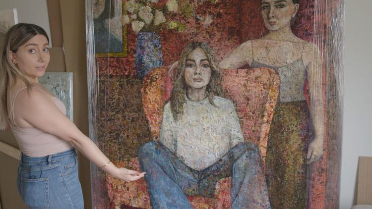 Billedkunstneren Kimia arbejder med kvindekroppen, den fri og den ufri, i sine værker.  Foto: Eddy Media