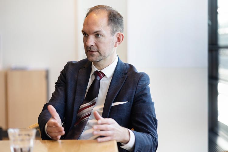 Skatteminister Jeppe Bruus (S) erkendte onsdag, at flere vurderinger var »helt på månen«. Foto: Gregers Tycho/Gregers Tycho