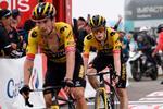 Jonas Vingegaard var tæt på den røde førertrøje, da Primoz Roglic vandt 17. etape på Altu de l’Angliru. Foto: Miguel Riopa/Ritzau Scanpix