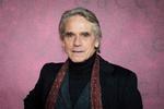 Forrige år spillede Jeremy Irons med i filmen 'House of Gucci'. Alene hans medvirken gør, at mange bliver interesserede i en film, en tv-serie eller et teaterstykke.  Foto: Vianney Le Caer/Ritzau Scanpix
