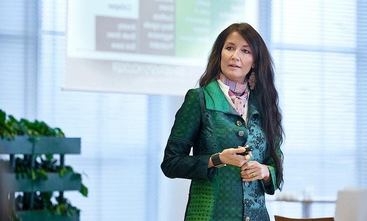 Danskernes hjemmearbejde pendulerer lige nu mellem ekstremerne men det er kommet for at blive, mener erhvervspsykolog Majken Matzau. Privat Foto.  