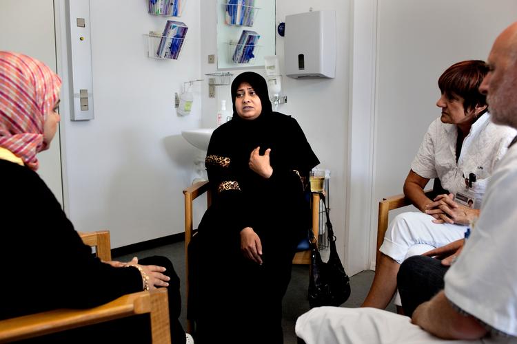  Det kan være svært at beskrive sine symptomer rigtigt for   lægen, hvis man ikke mestrer dansk på højt niveau. Her er vi på  Indvandrermedicinsk klinik ved Odense Universitetshospital. Arkivfoto: Per Folkver