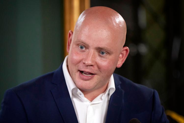 Kulturminister Jakob Engel-Schmidt (M) burde kigge kritisk på bogmarkedet og gribe ind. Foto: Jens Dresling