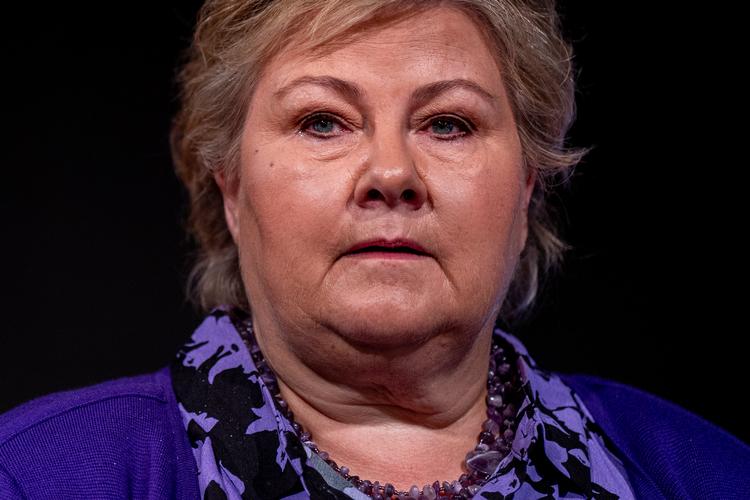 Mens Erna Solberg styrede Norge i otte år som statsminister, sad hendes mand, Sindre Finnes, derhjemme og handlede med aktier.  Foto: Heiko Junge/Ritzau Scanpix