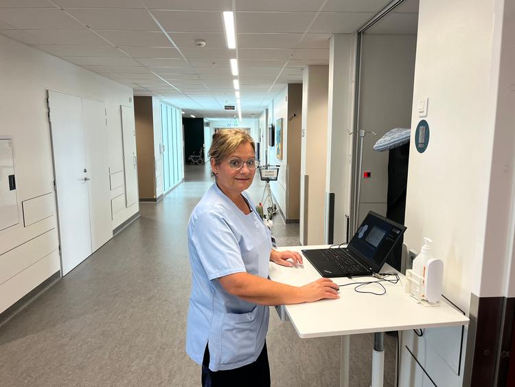 Margit Svensson er efter 20 år vendt tilbage som sygeplejerske på hospital. Foto: Privat 