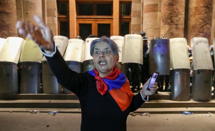 Militæroperationen i Nagorno-Karabakh førte til demonstrationer i Armeniens hovedstad, Jerevan. Foto: Irakli Gedenidze/Ritzau Scanpix