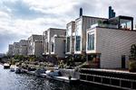 Engholmene, der ligger mellem Fisketorvet og Sydhavnen, er måske ukendt territorium for mange københavnere. Men den nye bydel ved vandet har masser at byde på.  Foto: Emil Bay