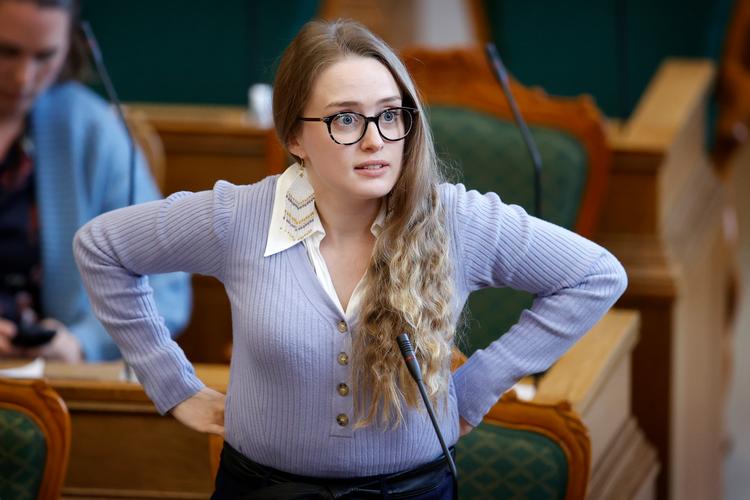 Det grønlandske medlem af Folketinget Aki-Matilda Høegh-Dam fra partiet Siumut begyndte sagen i maj i en debat om rigsfællesskabet, hvor hun holdt en tale på grønlandsk. Arkivfoto:  Jens Dresling