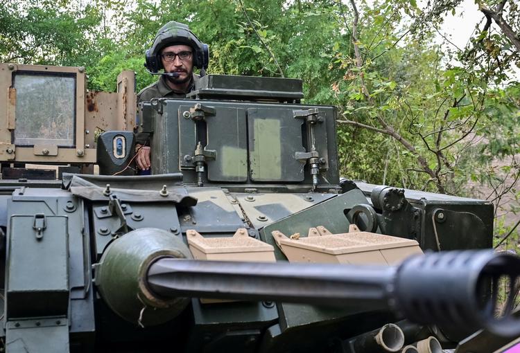 Ukrainske styrker har gennem længere tid arbejdet for at klargøre kampkøretøjer nær frontlinjen i Zaporizjzja-regionen. Foto Stringer