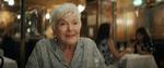 Line Renaud er i dag 95 år gammel. Hun spiller Madeleine, der vil køre gennem Paris en sidste gang for at mærke fortidens brise.  Foto: Still/Angel Films