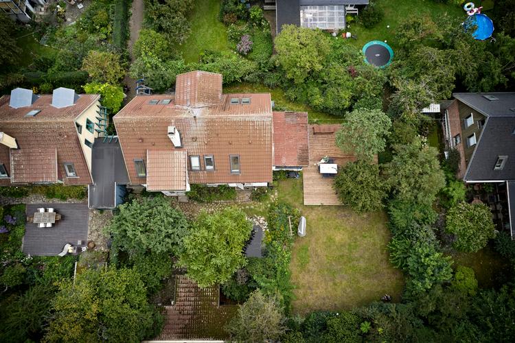 Det er villagrunde som disse på Valbygårdsvej i København, Vurderingsstyrelsen har vurderet til at være mere end 30 millioner kr. værd. Forklaringen er, at der må bygges etagebyggeri, men det må der ikke efter lokalplanen. Arkivfoto. Foto: Jens Dresling