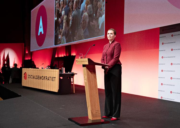     Statsminister og formand Mette Frederiksen taler ved Socialdemokratiets Årsmøde 2023 i Aalborg Kongres &amp; Kultur Center, lørdag den 23. september 2023.. (Foto: Henning Bagger/Ritzau Scanpix)   Foto: Henning Bagger/Ritzau Scanpix