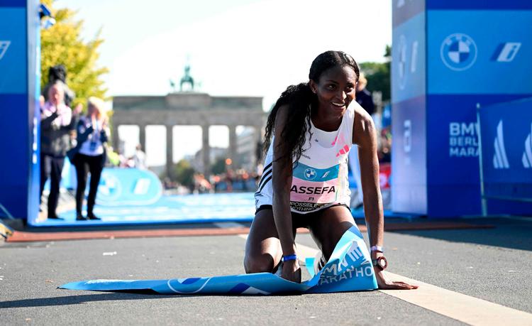  Det var kun tredje gang, Tigist Assefa løb maraton. Hun vandt også i Berlin sidste år, men i en tid, der var næsten fire minutter langsommere end den rekord, hun satte søndag formiddag.  Foto: Tobias Schwarz/Ritzau Scanpix