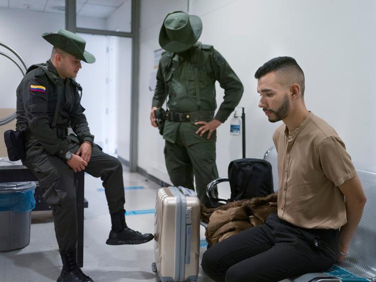 MN20221009_COL_AirportHB0225