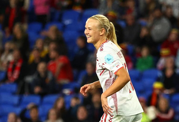 Pernille Harder var med tre mål den helt afgørende spiller i sejren over Wales. Foto: Andrew Boyers/Ritzau Scanpix