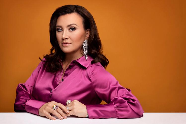 Camilla Läckberg afviser anklagerne om, at nogle af hendes bøger er skrevet af en anden. Det er helt bevidst, at hendes bøger om Faye er skrevet på en særlig måde, lyder det. Foto: Magnus Ragnvid