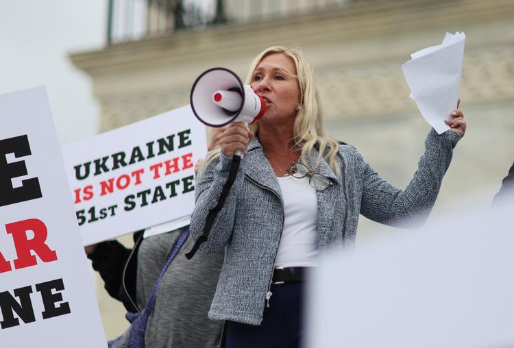 Marjorie Taylor Greene er et af de højreradikale republikanske medlemmer af Repræsentanternes Hus, som er årsag til, at statsbudgettet efter alt at dømme ikke når at blive godkendt inden fristen på lørdag. Hun ønsker blandt andet at stoppe USA's våbenhjælp til Ukraine og præsident Joe Biden stillet for en rigsret. Foto: Leah Millis/Ritzau Scanpix