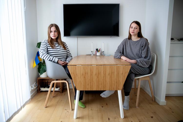 Anastasiia Horliukova og Daria Boiko (til højre) er blandt de tilkomne ukrainere, der var klar til at arbejde fra første dag i Danmark. Foto: Jacob Ehrbahn