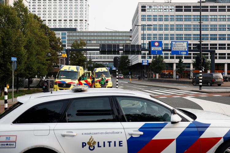 Politiafspærring foran universitetssygehuset i Rotterdam efter skyderiet. Foto: Piroschka Van De Wouw/Ritzau Scanpix
