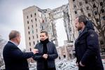 Statsminister Mette Frederiksen (S), vicestatsminister og daværende forsvarsminister Jakob Ellemann-Jensen (V) (til højre) og udenrigsminister Lars Løkke Rasmussen (M) besøgte i januar Mykolajiv i Ukraine, hvor Danmark fremover kommer til at have et ambassadekontor. Foto: Mads Nissen