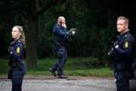 Politiet var mandag i sving på Pilesvinget i Brønshøj. Nu lader det til, at gerningsstedet var i Hvidovre. Foto: Jens Dresling