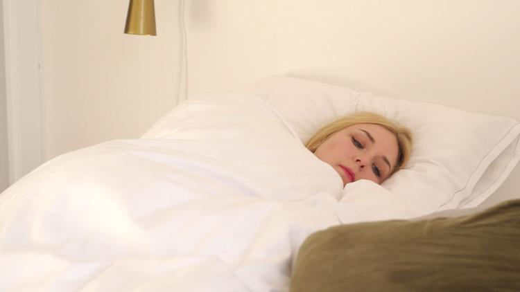 Sara blev sendt til tælling efter Rasmus' undervældende bud på, hvad de to har tilfælles. Efter lidt alenetid på værelset vendte hun dog tilbage til de øvrige par. 