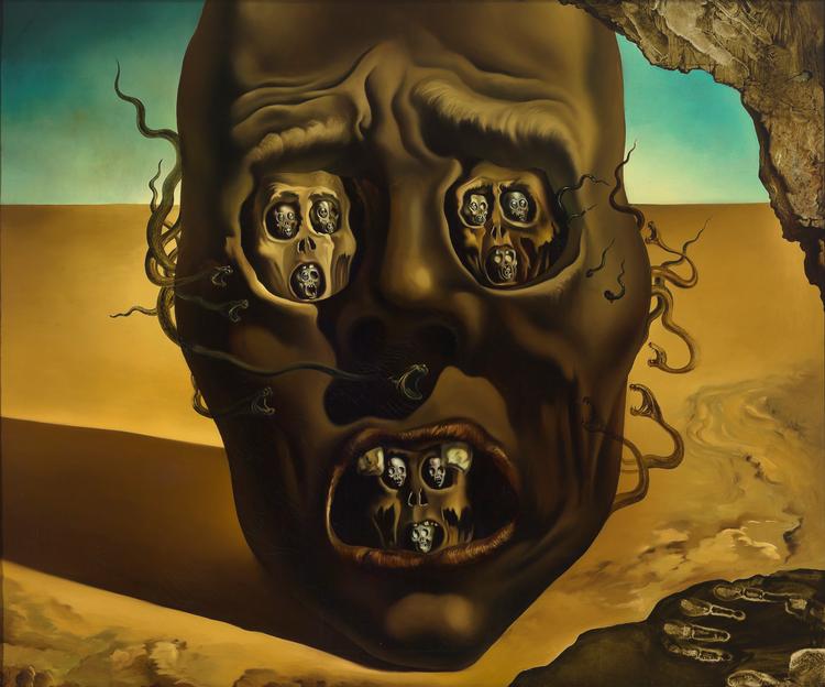 Gå helt tæt på maleriet, 'Krigens ansigt' (1940) og se hvordan Salvador Dalí har lavet aftryk med sine hænder i billedets kant. Og hvordan ansigterne fortsætter i det uendelige indad i billedet. Det er malet mellem afslutningen på Den Spanske Borgerkrig og begyndelsen af Anden Verdenskrig. Foto: Salvador Dalí, Fundació Gala-salvador Dalí. Photo: Studio Tromp