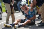 2023-udgaven af Tour de France endte i asfalten for sprinteren Mark Cavendish. Briten havde annonceret, at han ville stoppe karrieren, men nu tager han et år mere. Foto: Thibault Camus/Ritzau Scanpix