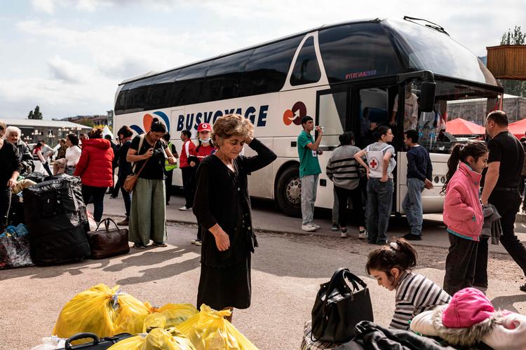 Flygtninge fra Aserbajdsjans lynkrig i Nagorno-Karabakh ankommer til Armenien.   Foto: Diego Herrera Carcedo/Ritzau Scanpix
