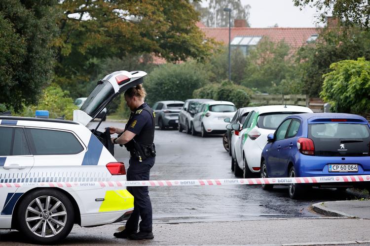 Politiet efterforskede mandag på Pilesvinget i Brønshøj på en formodning om, at en 21-årig mand var blevet udsat for en forbrydelse i området. Det viste sig senere, at manden var blevet overfaldet i Hvidovre. Foto: Jens Dresling