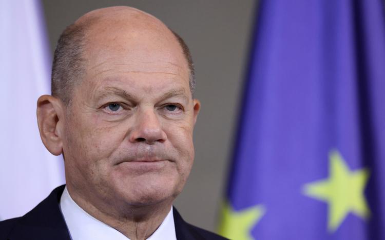 Olaf Scholz kritiseres fra begge sider i tysk politik, fordi han står i vejen for levering af langtrækkende missiler til ofrene for Putins angreb. Foto: Liesa Johannssen/Ritzau Scanpix