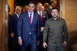 Ukraines præsident Zelenskyj sammen med den spanske statsminister Sanchez, der er EU-formand i øjeblikket, da mere end 40 ledere fra både EU- og ikke-EU-lande mødtes torsdag i European Political Community. Foto: Ukrainian Presidential Press Ser/Ritzau Scanpix
