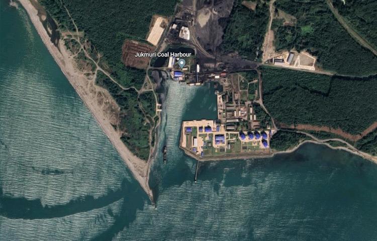 En lille havn i Ochamchira i Abkhasien kan være den, der skal udbygges til at kunne fungere som russisk flådestation. Om det er realistisk, er tvivlsomt. Men den store flådehavn i Sevastopol er i øjeblikket for udsat. Foto: Google Maps