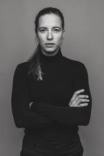 Inga Strümke forskede i partikelfysik, da hun programmerede en kunstig intelligens, der forstod ting bedre end hende selv. Det udløste en blanding af fascination og skræk, der har gjort hende til en af Norges førende forskere i kunstig intelligens.  foto: Mona Hauglid  Foto: Mona Hauglid