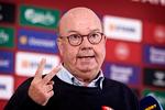 Den 60-årige nordjyske advokat Jesper Møller har været DBU-formand siden 2014. Fredag talte han med pressen i Fodboldens Hus efter en uge, hvor kritikken er haglet ned over ham - ifølge ham på et uoplyst grundlag. Foto: Jens Dresling