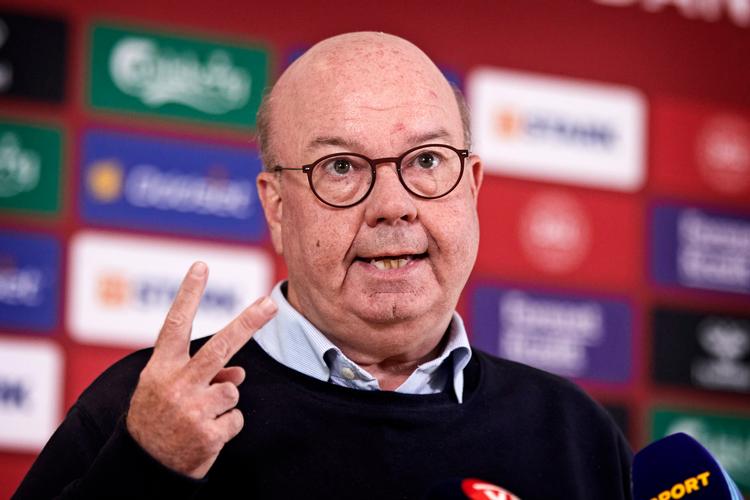 Den 60-årige nordjyske advokat Jesper Møller har været DBU-formand siden 2014. Fredag talte han med pressen i Fodboldens Hus efter en uge, hvor kritikken er haglet ned over ham - ifølge ham på et uoplyst grundlag. Foto: Jens Dresling