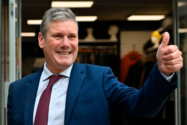 Labour-leder Keir Starmer har medvind blandt vælgerne. Strategien er, at Labour skal byde sig til som et risikofrit alternativ for de mange frafaldne konservative.  Foto: Justin Tallis/Ritzau Scanpix