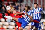 Bjørn Paulsen og resten af OB-spillerne var presset langt tilbage af FC Nordsjælland, men kæmpede forbilledligt og sikrede sig en tiltrængt sejr på 1-0 i Farum.  Foto: Jens Dresling