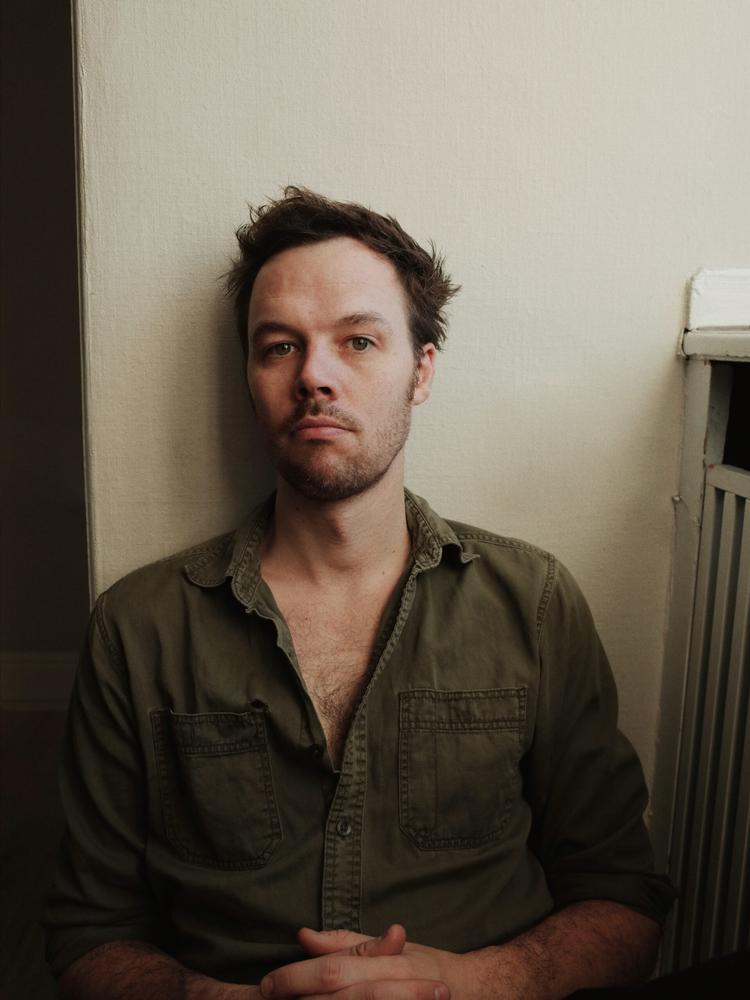 Morten Eisby leverer med ’Fandens karl’ en god, gammeldags lovende debut. Foto: Christian Klintholm