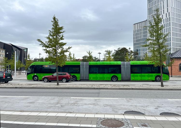 Malmøs nye superbusser, MalmöExpressen eller blot MEX.  De nyeste er eldrevne og kører i pendulfart med 5 minutters afgange. Bustypen kaldes 'BRT' - Bus Rapid Transport - og bruges flere steder i Europa. I Købehnavn overvejer Movia at lave en BRT-linje på RIng 4. 