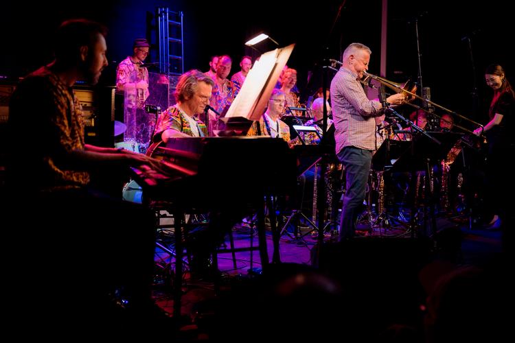 DR Big Bands nu pensionerede basunist Vincent Nilsson optrådte som gæstesolist. fordi han var med, dengang Thad Jones stod i spidsen for orkestret.  Foto: Emil Bay