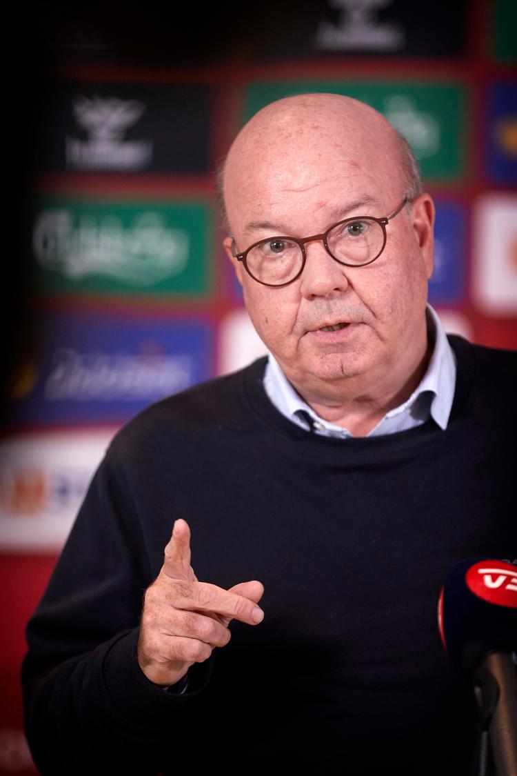 DBU-formand, Jesper Møller, har været meget kritiseret de seneste uger for sin rolle, efter et møde i Uefa, hvor han ikke ville sige, om han havde stemt for at lukke russiske U-17 landshold ind i turneringer.  Foto: Jens Dresling