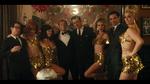'Mad Men' i Kalundborg: Axel Byvang beværter amerikanske gæster med alle til rådighed stående midler på Grand Hotel, som DR's håndværkere har brugt meget tid på at give den rette provinshotel-patina. Knirke Madelung opfordrede skuespillerne til at holde fest i dekorationen, så den kunne få lidt ekstra pletter. Foto: Foto: Tine Harden/DR