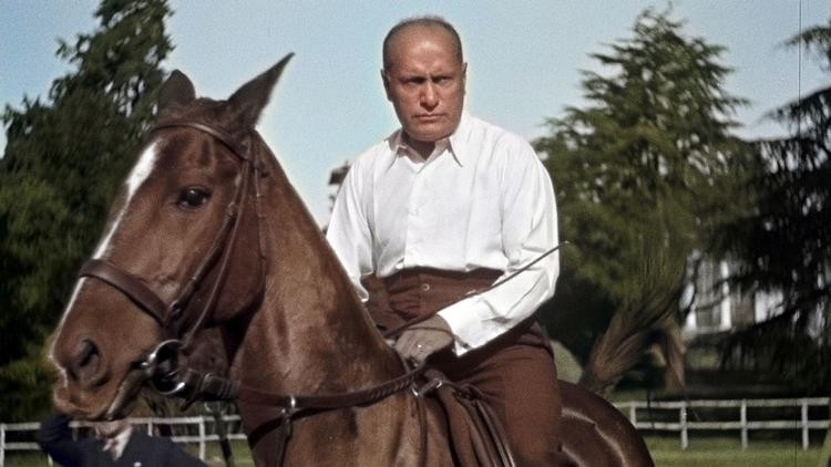 Det russiske statsoverhoved Vladimir Putin var ikke den første til at lade sig fotografere til hest. Italiens Mussolini gjorde det også gerne.  Foto: ZED