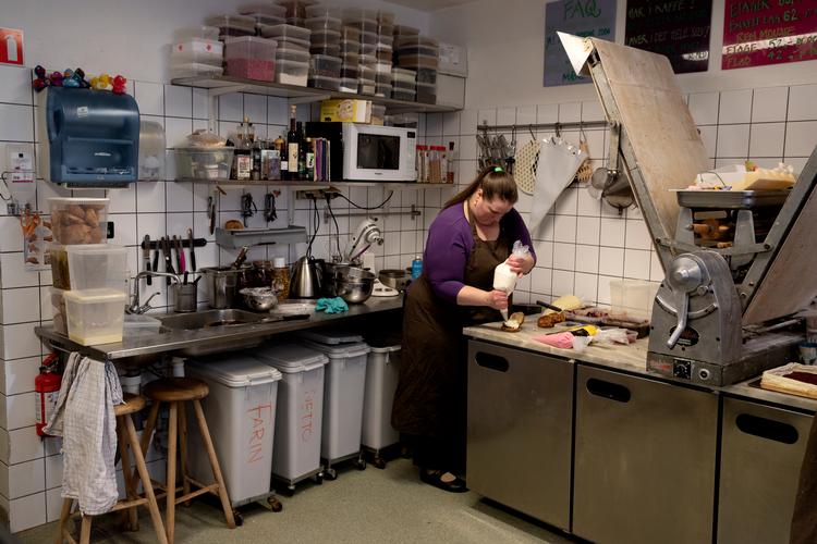 Nanna Pörtner er bl.a. kendt for sine fastelavnsboller, der af mange er blevet udråbt til byens bedste.  Foto: Peter Hove Olesen